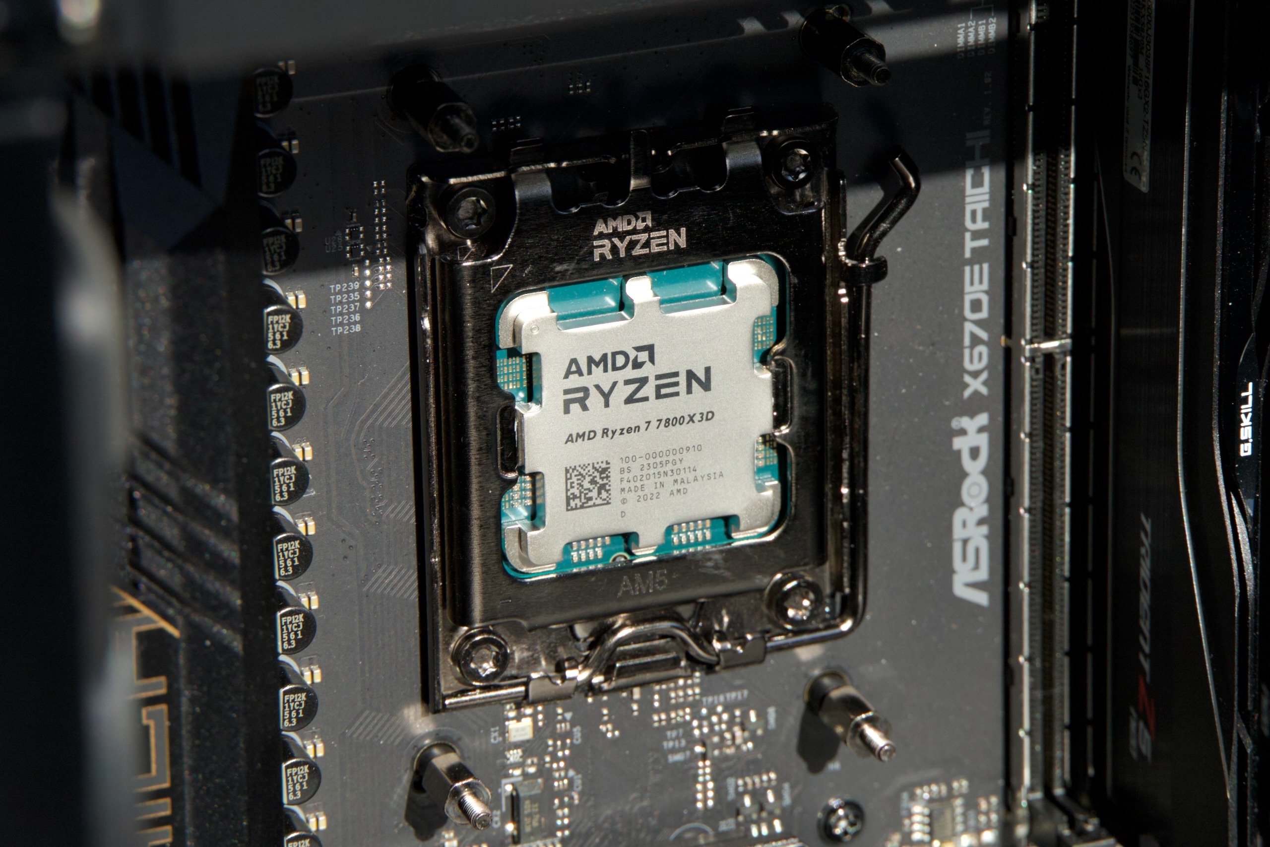 Quelle carte mère pour Ryzen 7 7800X3D ? (Guide)